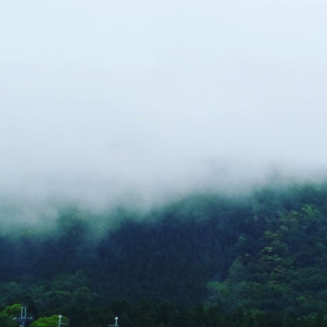 山を覆う雲が幻想的です奥永源寺の風景という感じです。#永源寺マルベリー#滋賀県#景色#永源寺#風景